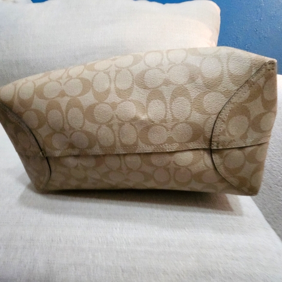 Coach Daisy Floral Print City Signature and Floral Tote Bag Purse - Picture 12 of 15